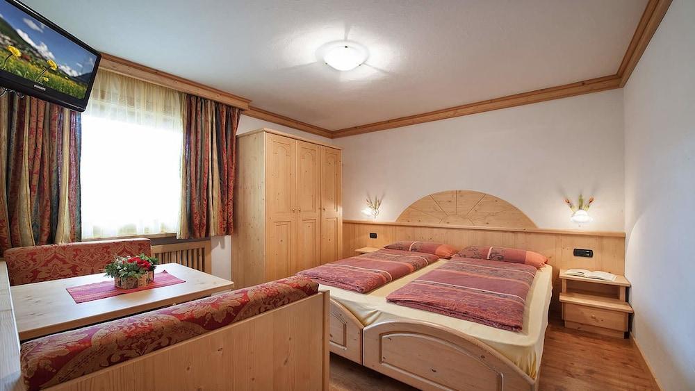 Champagne Hotel 3*