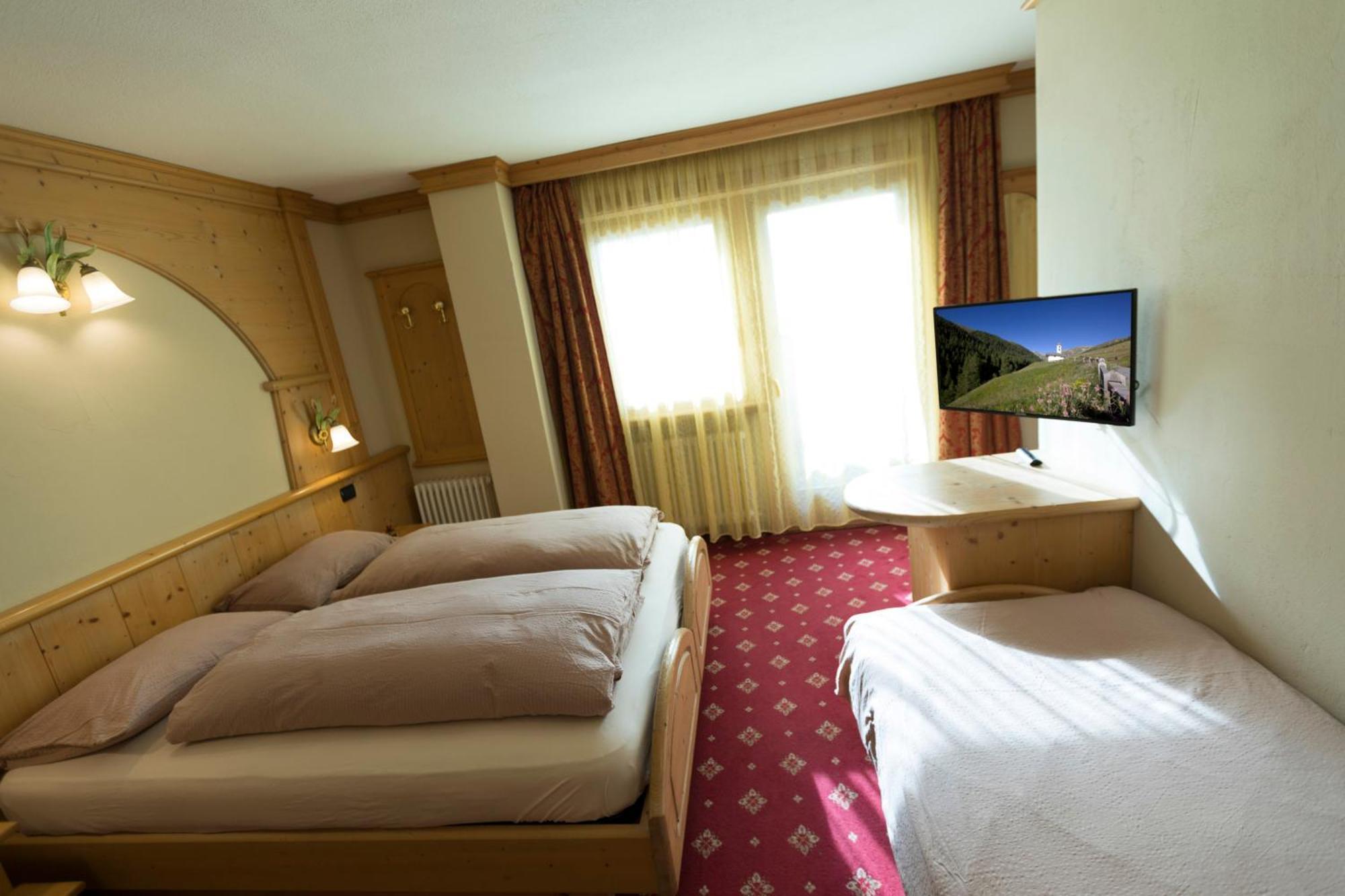 Champagne Hotel 3*