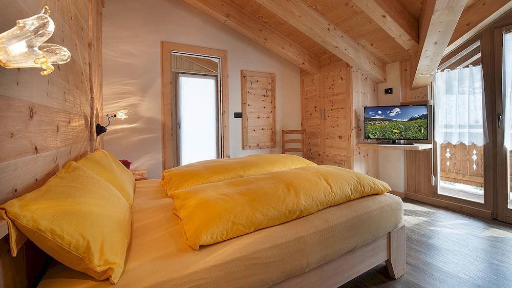 Champagne Hotel